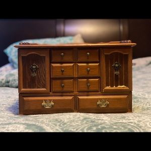 Jewelry box